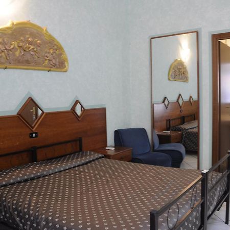 Hotel Farini Ρώμη Δωμάτιο φωτογραφία