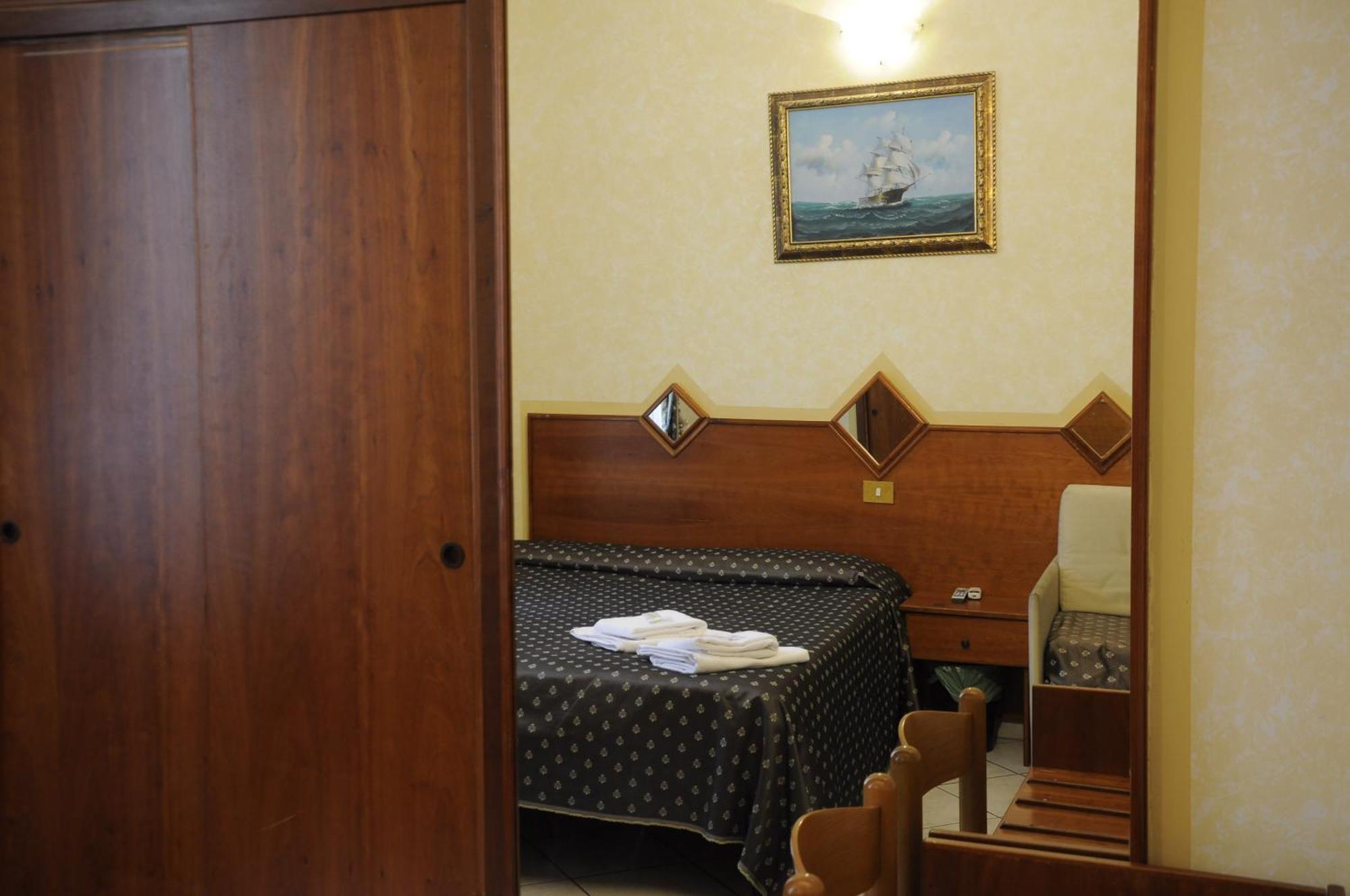 Hotel Farini Ρώμη Δωμάτιο φωτογραφία