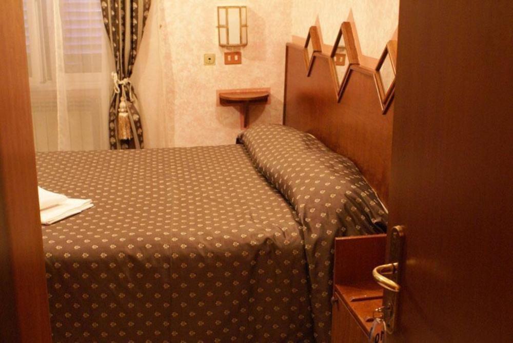 Hotel Farini Ρώμη Εξωτερικό φωτογραφία